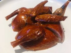 玻璃皮润烧乳鸽-北京厨房(西安SKP店)