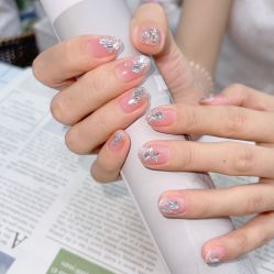 -七彩虹美甲美睫 半永久