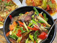 腊肉炒腊肠盖浇饭-文杰餐馆(南洪时尚风情街店)