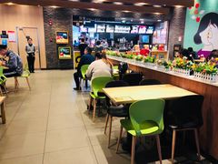 大堂-麦当劳(郑州东高铁站店)