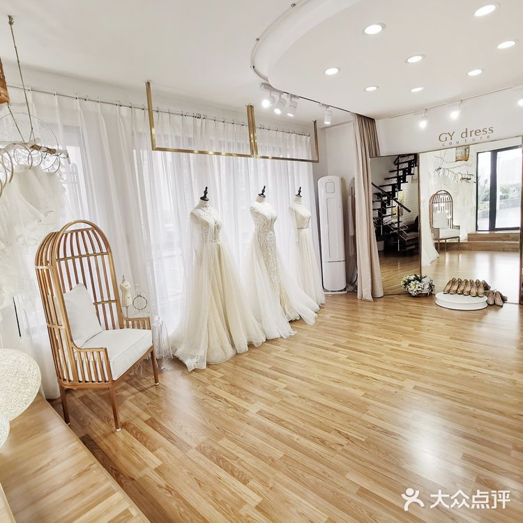 果儿鱼儿是间婚纱店,也是我们的家