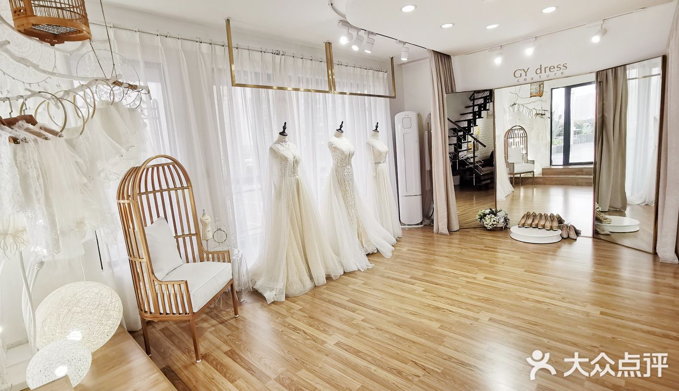 果儿鱼儿是间婚纱店，也是我们的家