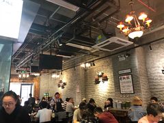大堂-巴四老城区炭火蛙锅(张江店)