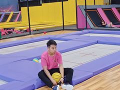 -嘿哟动霸CHUA·新潮玩运动娱乐中心·蹦床滑冰团建乐园