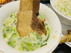 肥瘦相间的羊肉-肖仙仙羊肉汤·创于1996年(三官堂总店)