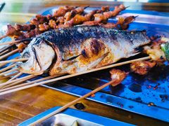 烤鲫鱼-舌尖上的石棉何雨露烧烤