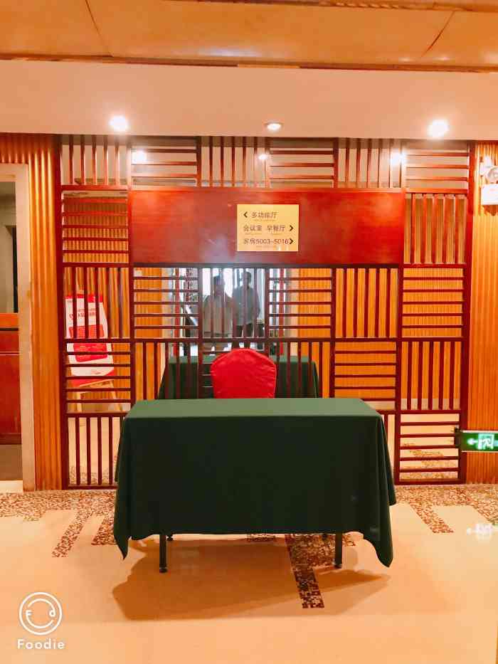 世纪华源酒店-"房间内部东西都是很旧的,价格高,不值得.