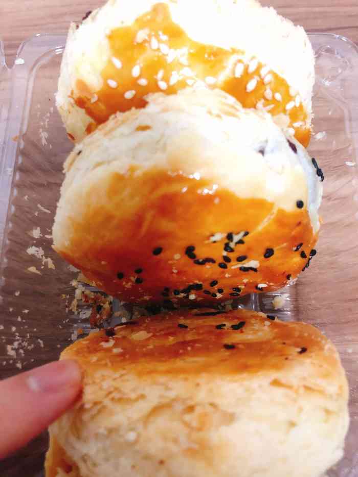 杨家村糕点(解放路店)-"因为隔壁没吃到早饭买来垫饥裹腹的 没想.