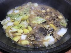 -粘豆包柴火铁锅炖