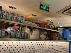 -新大咀港式茶餐厅(宝山万达店)