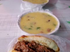 烧饼夹牛肉-老西关黄老太牛肉烧饼