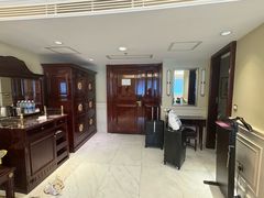 -深圳富苑皇冠假日套房酒店