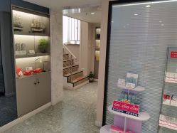 -咪咪专业脱毛连锁机构