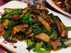 蒜苗回锅肉-易老妈蹄花.特色川菜(人民公园总店)