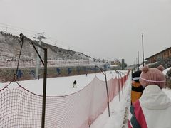 -采薇庄园四季滑雪场