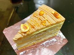 洋梨栗子奶油蛋糕-black rainbow coffee