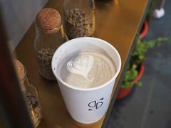 黑芝麻牛轧糖拿铁-KYO COFFEE(胶州路店)