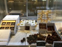 面包甜点陈列柜-Awfully Chocolate(来福士广场店)