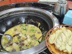 -九妹农家大铁锅东北菜(江湾店)