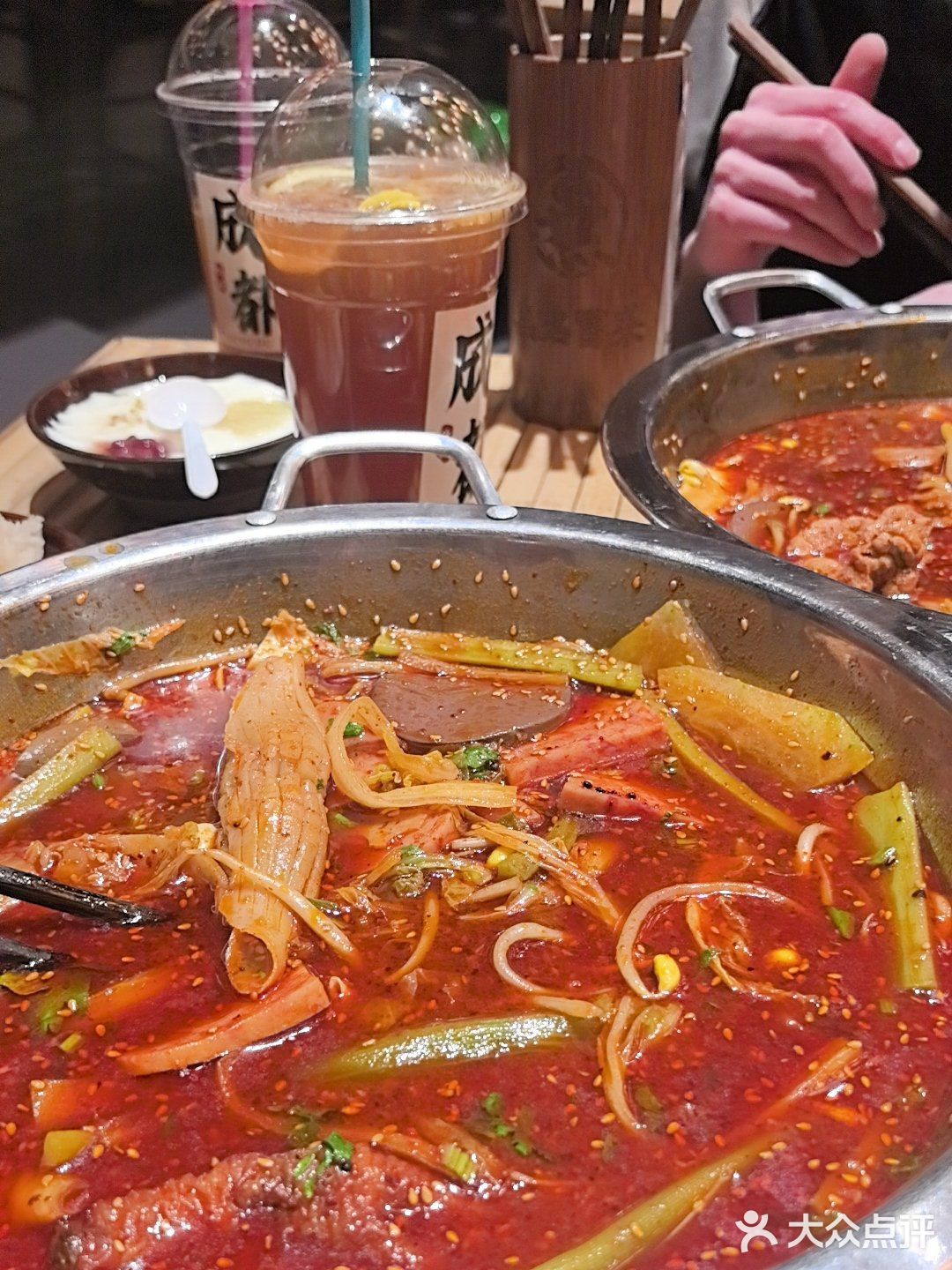 无名冒菜真的太绝啦！食材丰富新鲜，牛肉嫩滑、蔬菜爽口