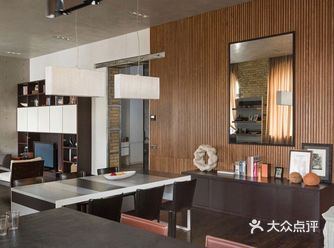 线条与光的结合，灯光可依需求选择向下或者向上的方向