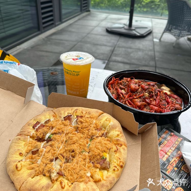 披萨陪小龙虾，美味加倍呀