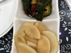 秘制爽口小菜-八两八金·莱芜特色炒鸡(漳浦路店)