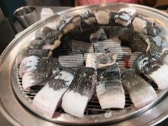 -围炉肉舍•炭烤活鳗•丹东海鲜烤肉(步行街店)