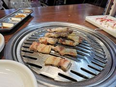 厚切五花肉-·缸桶屋·韩式牛肋条自助烤肉(西湖D11店)