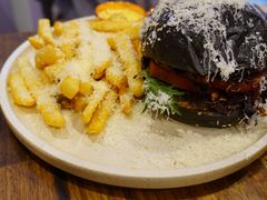 -FLOVIE FLORIST CAFE