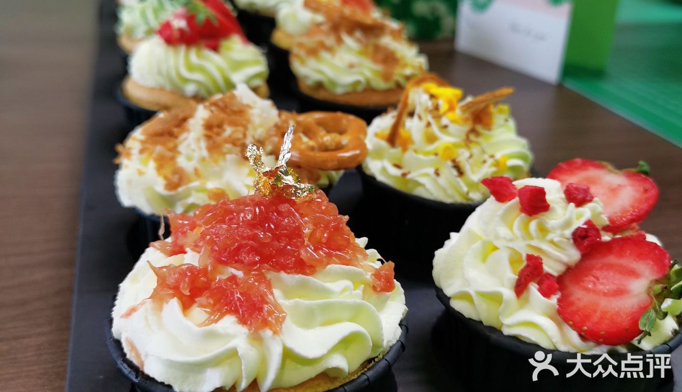 下面是绵密的蛋糕（吃的吃，鸡蛋含量蛮多），还可以