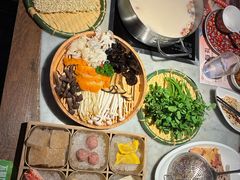 -尚尚仙·酸汤猪手·猪肚鸡火锅(华联万柳购物中心店)