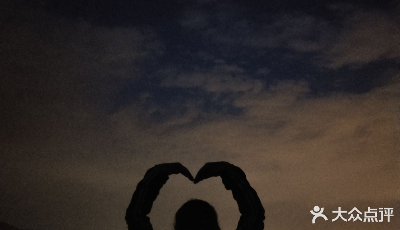 没到定都阁，中门寺上去，在去赵家洼的路上，好几个平台