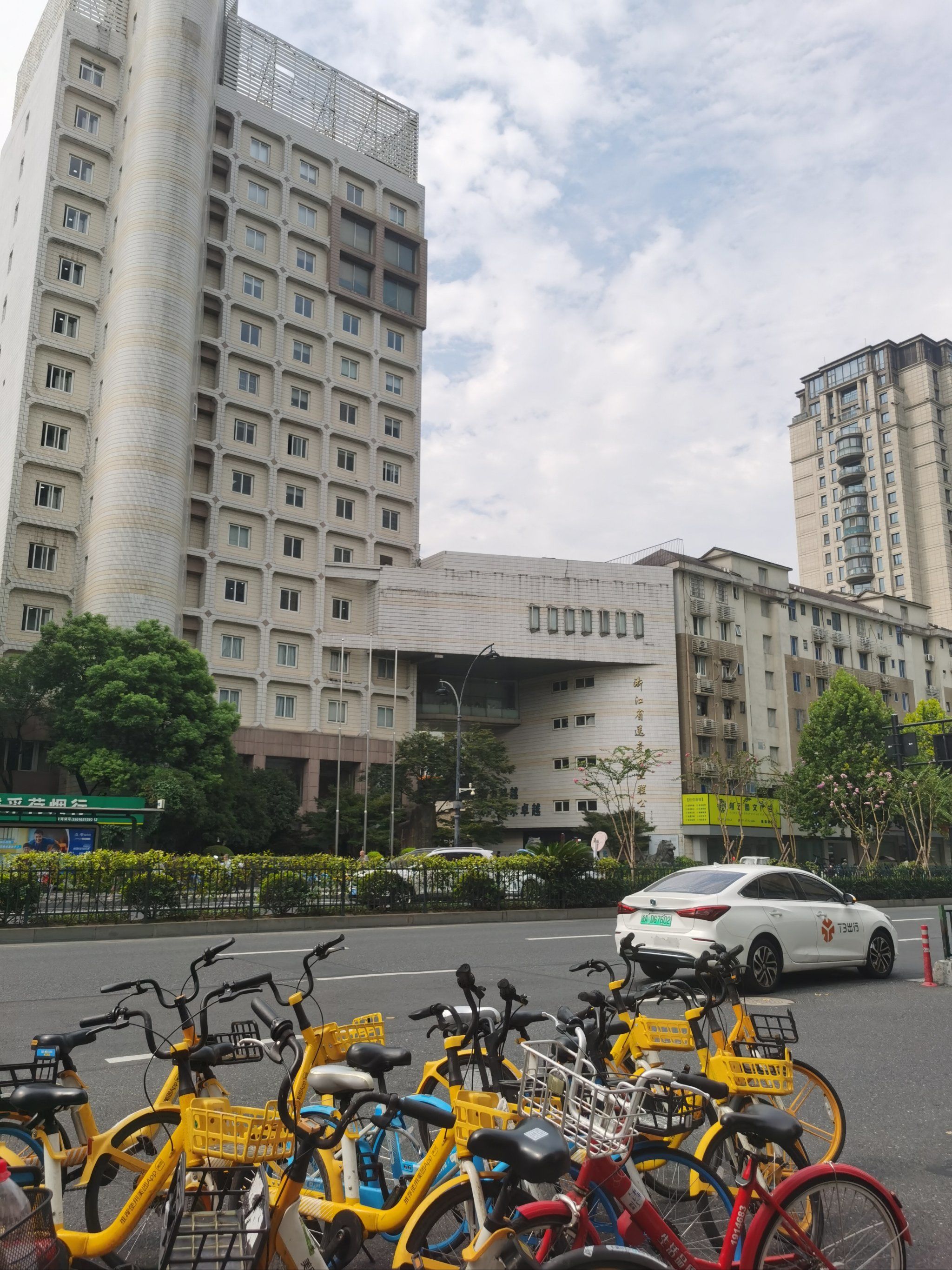 还有双菱路小吃一条街,杭州大厦501,青春银泰,采荷小区.

#0元玩