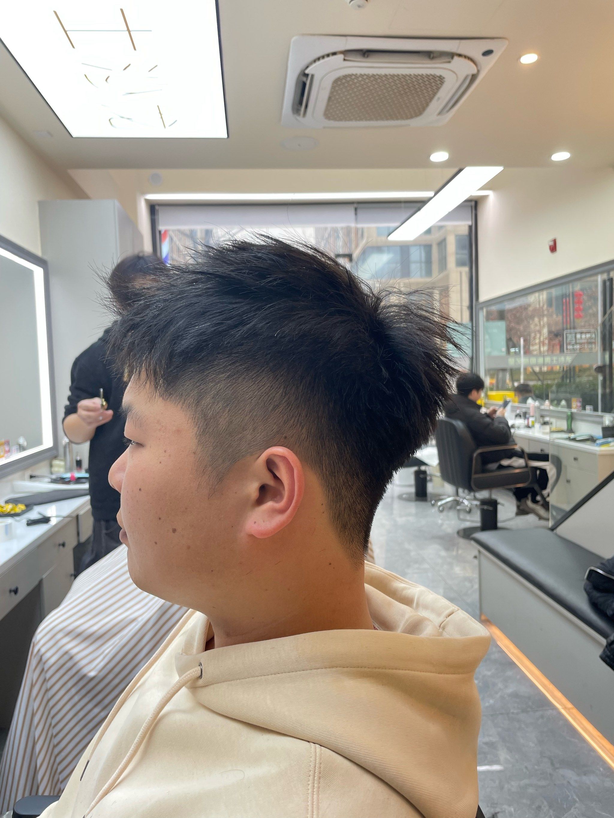 男士短发立体有型层次纹理 非常好打理修饰脸型显脸小的发型\\n