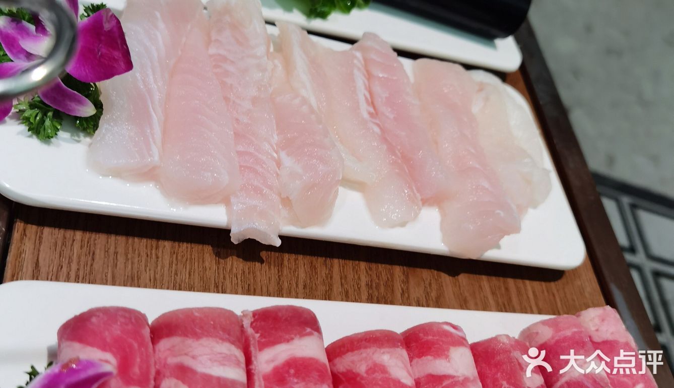 它们家汤锅的味道我觉得很好，还有免费的餐前点心和水果