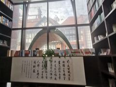 -钟书阁(松江泰晤士小镇店)