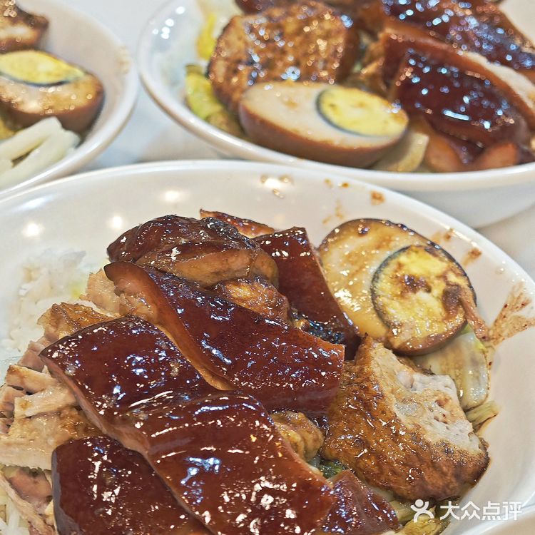 深圳这家猪脚饭，软糯入味，香到舔盘～