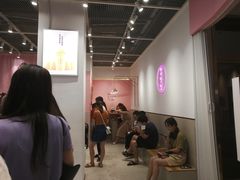 等位区-果呀呀(国金街店)