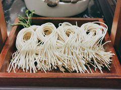 -红鼎豆捞·非遗鲍皇汤火锅(宝丰路店)