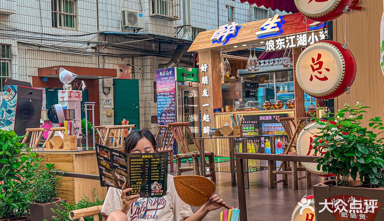 南宁探店｜市井味儿十足的臭豆腐肥肠煲