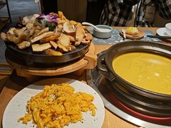 -一朵菌·野生菌探索家火锅(南亚店)