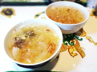 满满胶原蛋白——桃胶皂角米炖银耳