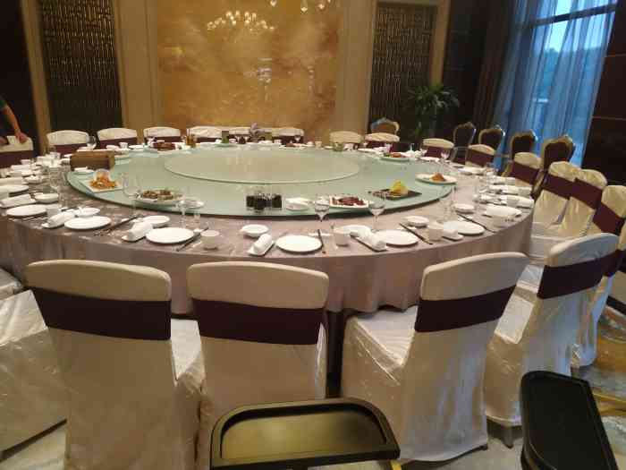 曲江国际饭店-餐厅-"很棒!服务也很好!烤肉很香甜!饮料品种也.