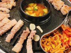 -江南猪肉商会无限续吃(弘大店)