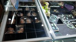 -灵彩珠宝(朗香街店)