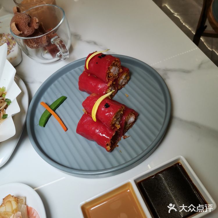 适合和朋友来坐坐聊聊天 2，菜品颜值很高