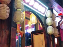 门面-先启半步颠小酒馆(白麓里店)
