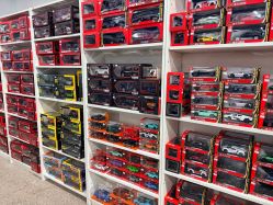 -逝水玩具折扣店