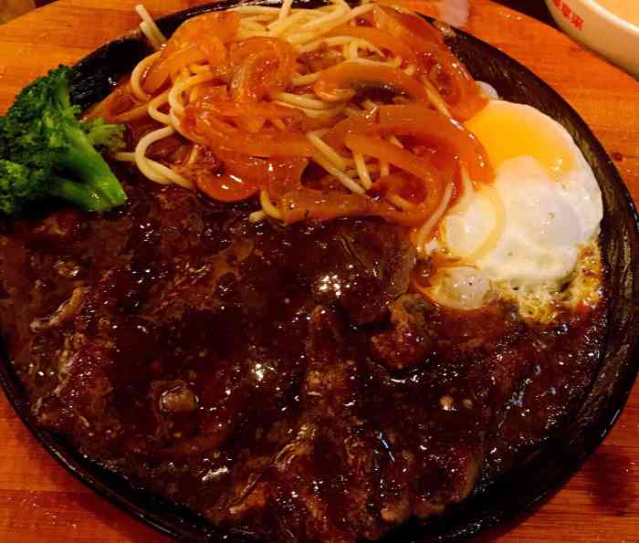 豪享来牛排(南阳路店)-"在一个无人的商圈里面生意算很不错了,来得.